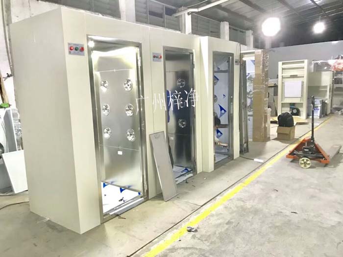 風淋室組裝現(xiàn)場 風淋室組裝現(xiàn)場
