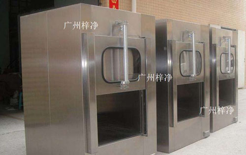 傳遞窗廣泛應用于微細科技、生物實驗室、制藥廠、醫院、食品加工業、LCD、電子廠等等一切需要空氣凈化的場所。