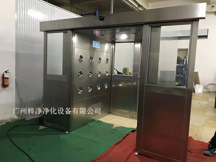 貨淋室是人員和貨物進入潔凈室所必需的通道，它可以減少貨物進出潔凈室所帶來的污染問題。