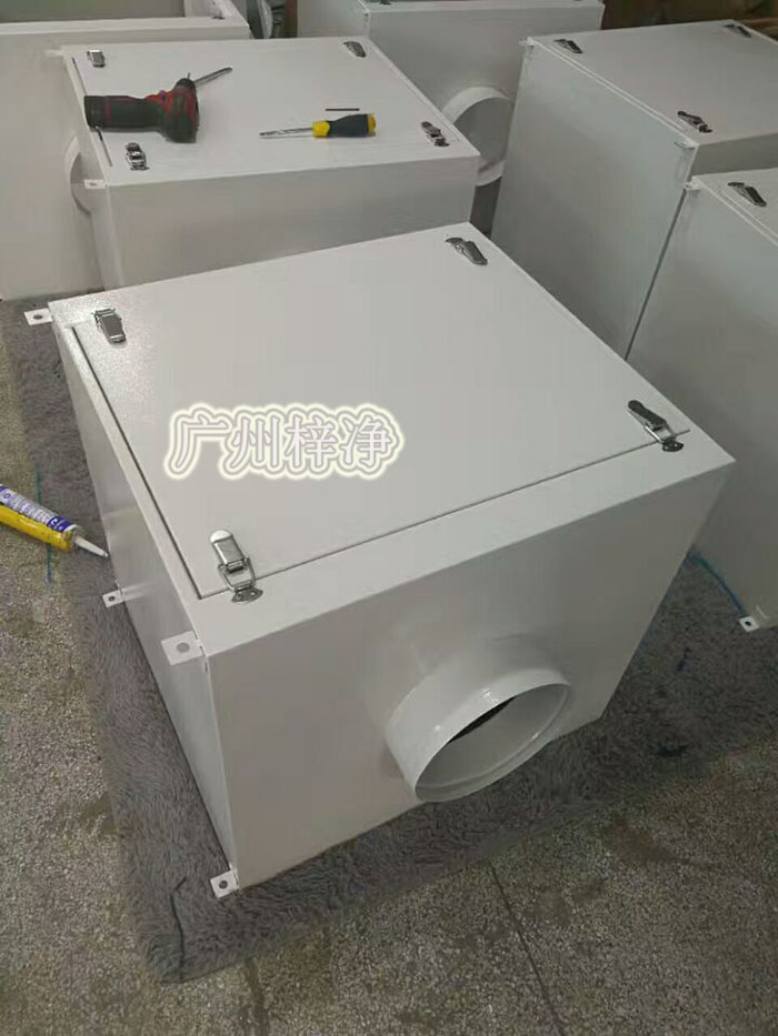 增壓新風柜根據(jù)所需風量的風壓不同，在電機功率適用范圍內(nèi)調(diào)整風機轉(zhuǎn)速，達到所需效果；