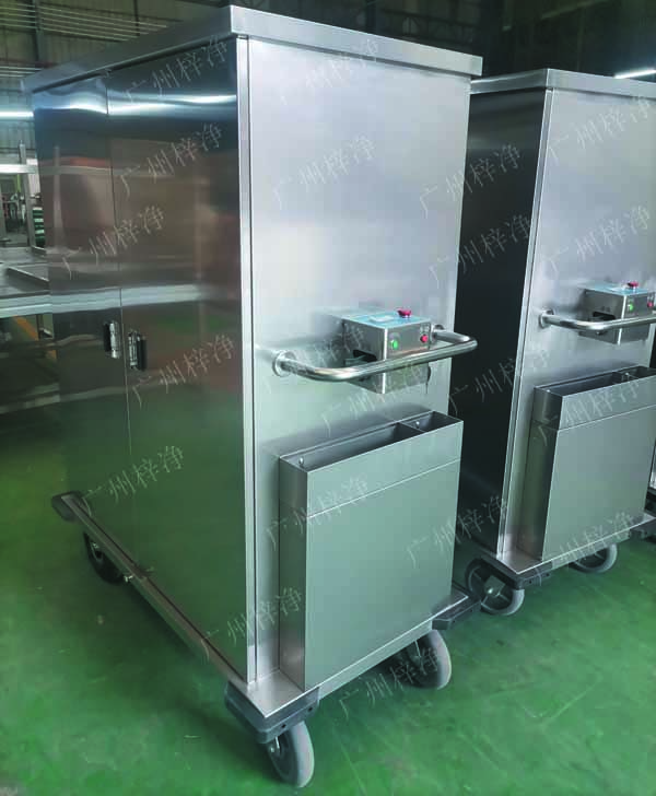 密閉式滅菌器械物品電動(dòng)轉(zhuǎn)運(yùn)車有單面雙開門,單側(cè)門可旋轉(zhuǎn)角度≥220°度開啟設(shè)計(jì)，裝卸物品更方便;