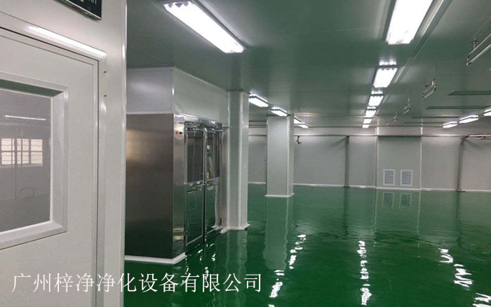 風淋室安裝在潔凈室入口是確保潔凈室、提高工作效率和保障人員安全的重要措施。