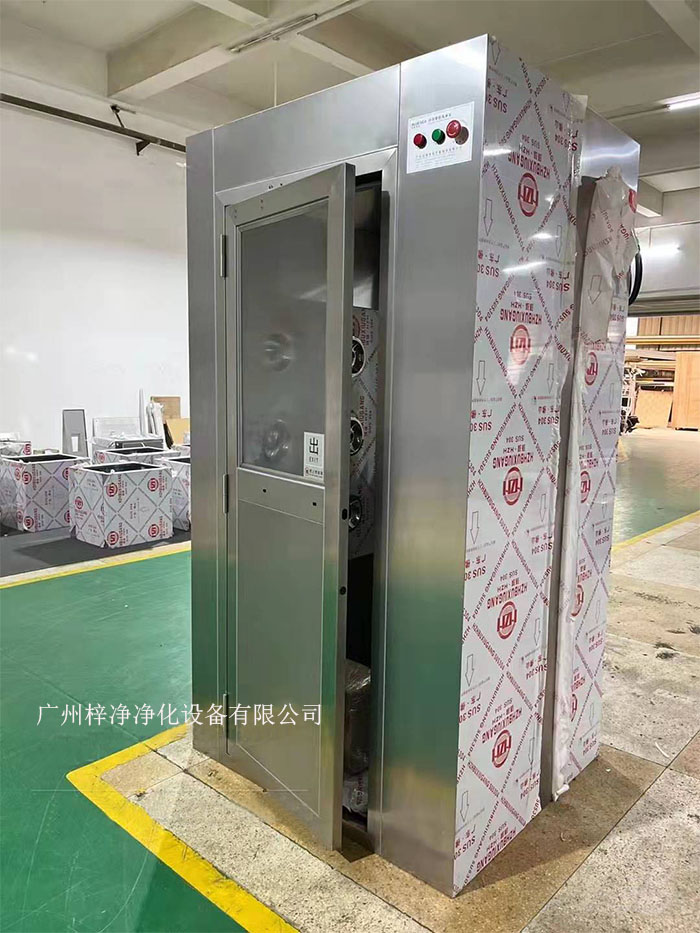 風淋室是潔凈廠房和裝配式潔凈室作為提供高潔凈度工作環境的場所 風淋室是潔凈廠房和裝配式潔凈室作為提供高潔凈度工作環境的場所